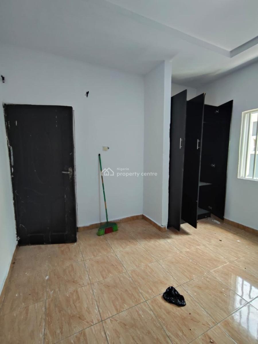 Well Maintained 3 Bedroom Flat, Jihova Witness Road, Bogije, Ibeju Lekki, Lagos, Flat / Apartment for Rent