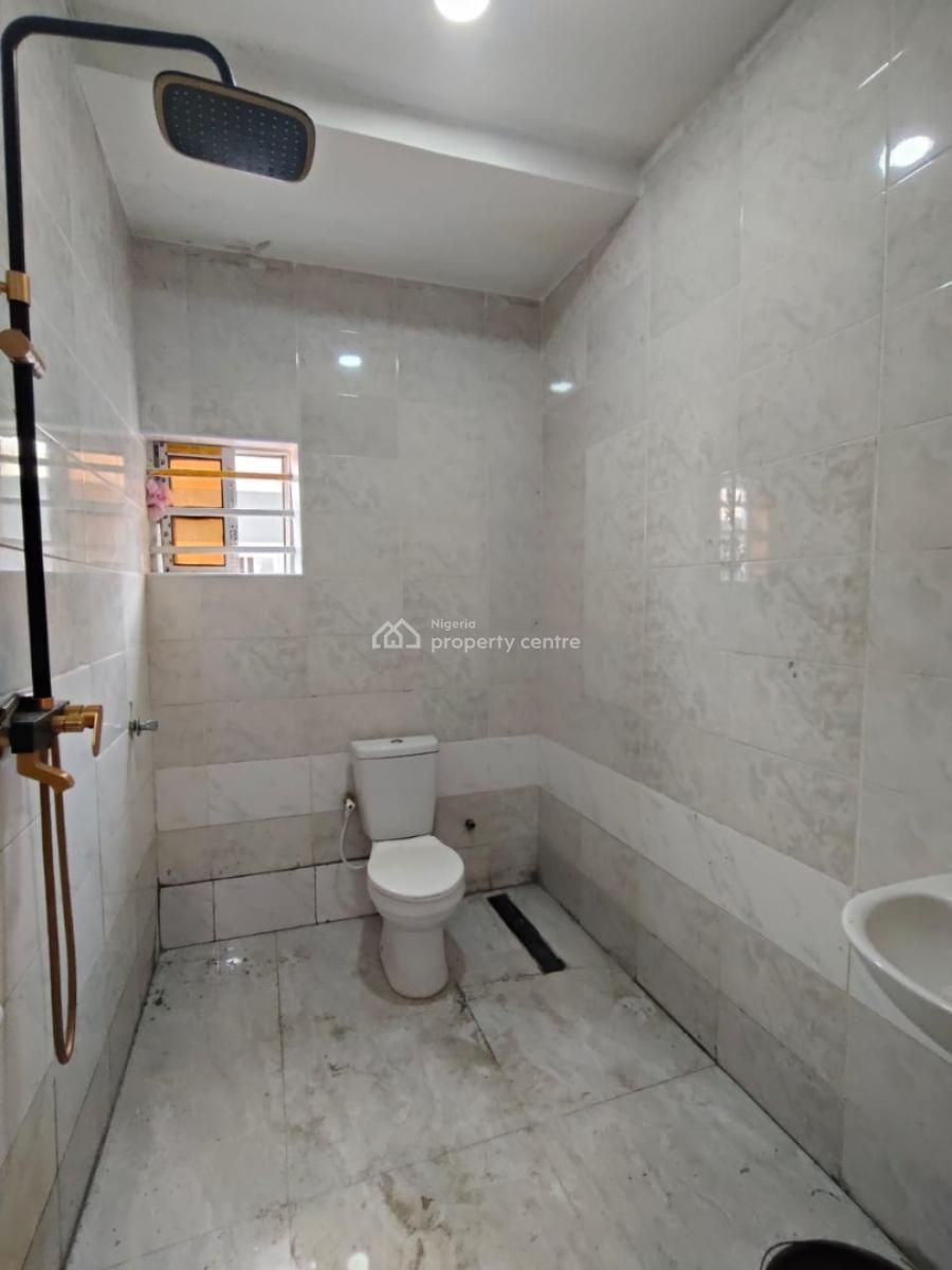 Well Maintained 3 Bedroom Flat, Jihova Witness Road, Bogije, Ibeju Lekki, Lagos, Flat / Apartment for Rent