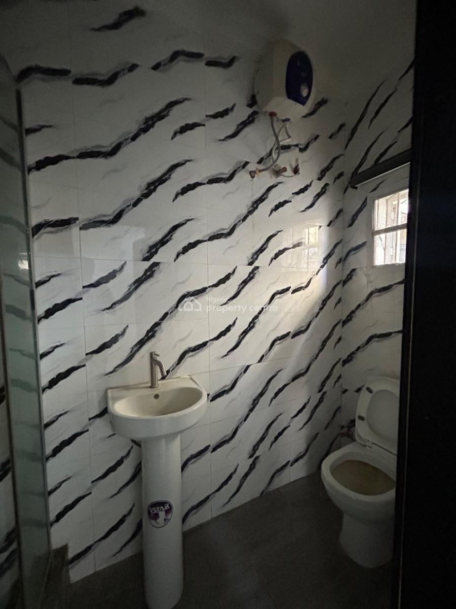 a Classy and Well Maintained Two (2) Bedroom Apartment, Off Admiralty Road, Lekki Phase 1, Lekki, Lagos, Flat / Apartment for Rent