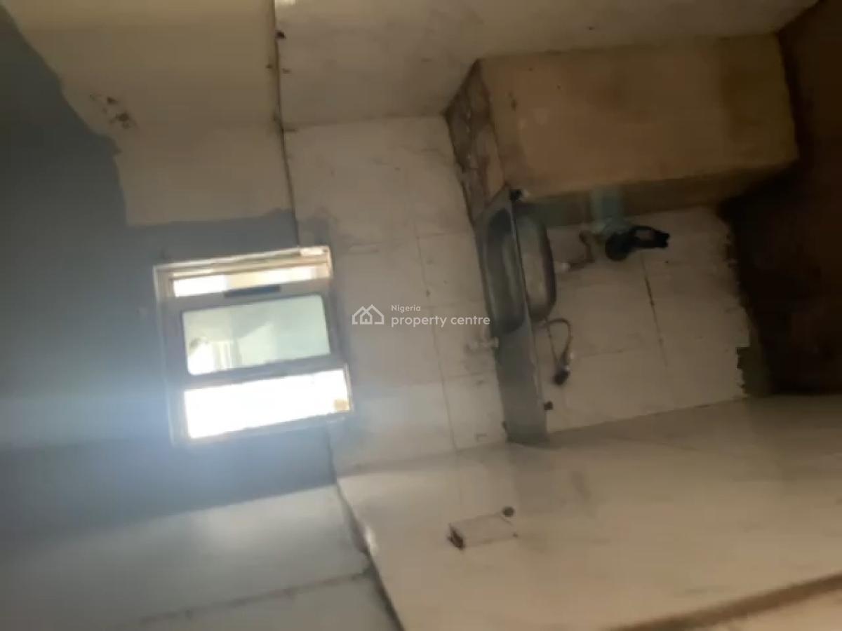 Top-floor Mini-flat, Adekunle, Yaba, Lagos, Flat / Apartment for Rent