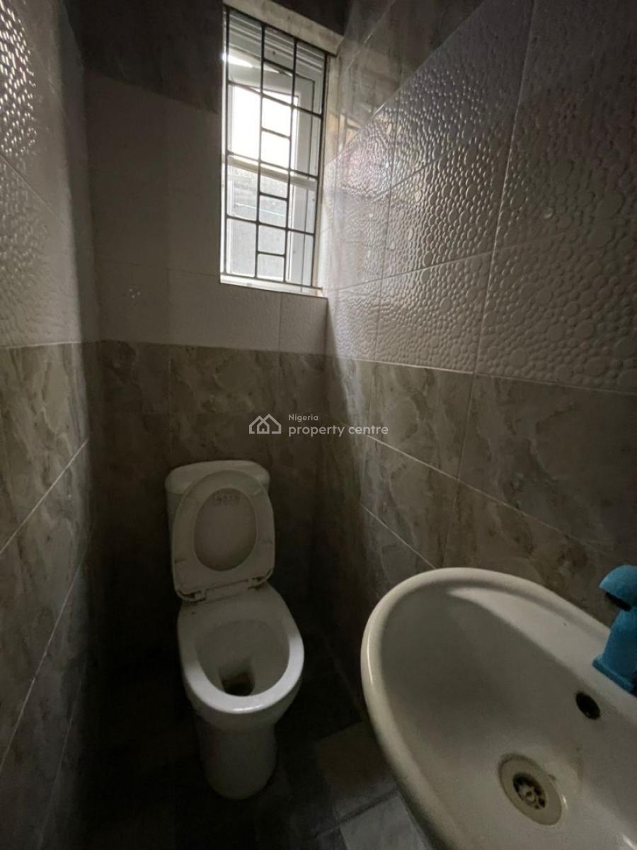 Well Renovated 2 Bedroom Apartment, Freedom Way Lekki, Lekki Expressway, Lekki, Lagos, Flat / Apartment for Rent