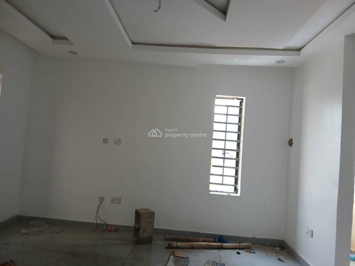 a  Vacant  3 Bedroom Flat , on The Ground Floor, with All Room Ensuilt, Adekunle, Yaba, Lagos, Flat / Apartment for Sale