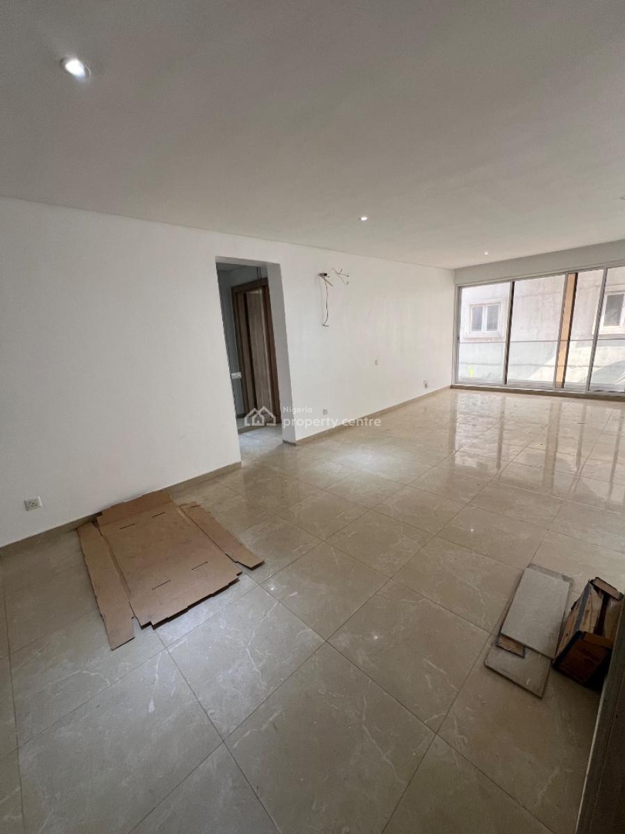 Spacious 3-bedroom Apartment (upstairs) with Bq, Lekki Phase 1, Lekki, Lagos, Flat / Apartment for Rent