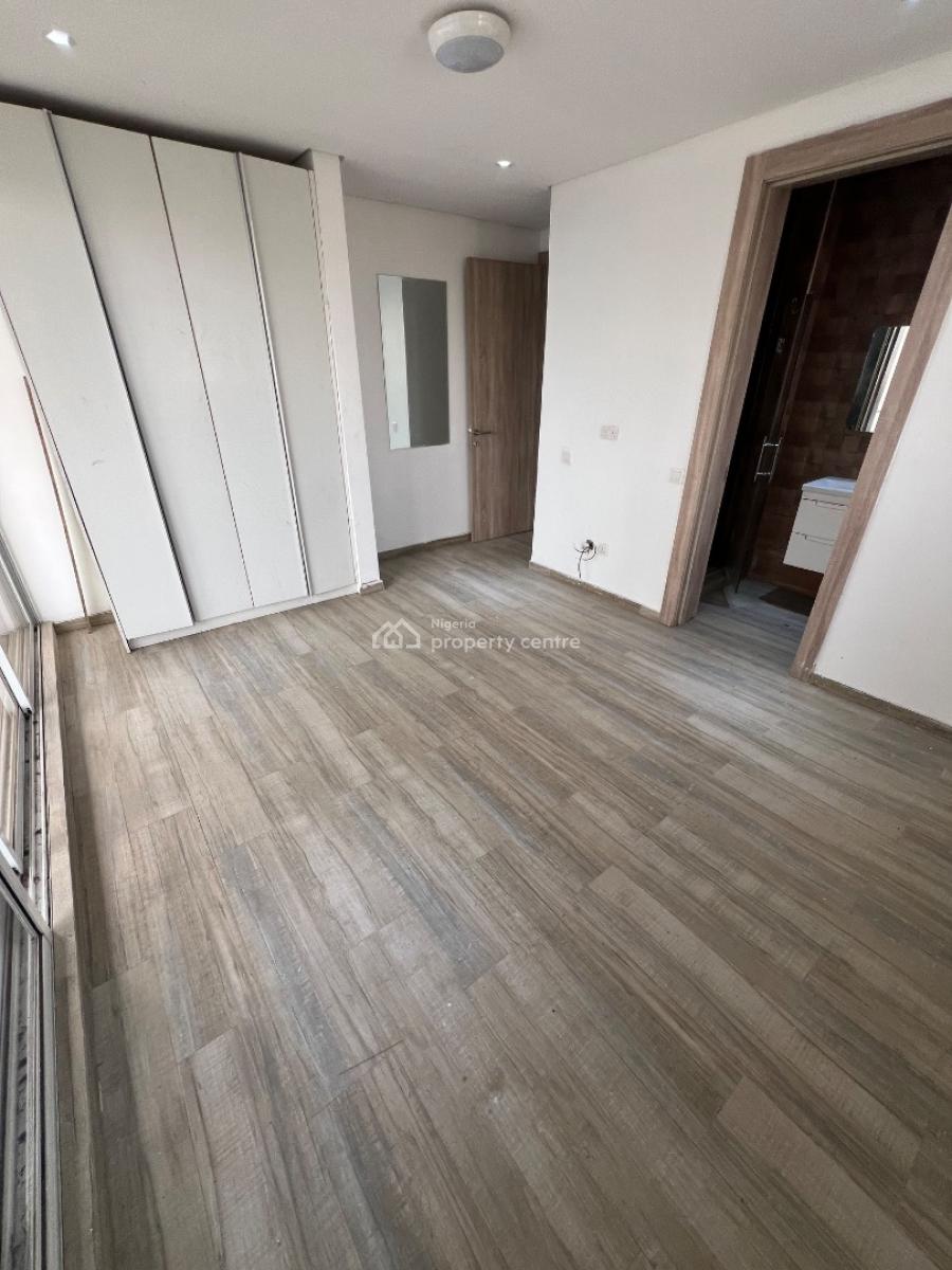 Spacious 3-bedroom Apartment (upstairs) with Bq, Lekki Phase 1, Lekki, Lagos, Flat / Apartment for Rent