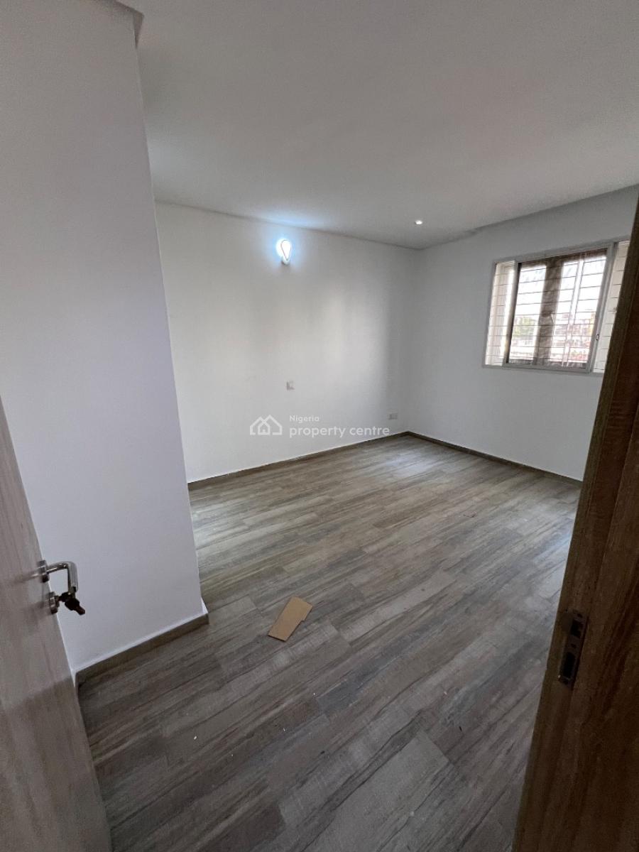 Spacious 3-bedroom Apartment (upstairs) with Bq, Lekki Phase 1, Lekki, Lagos, Flat / Apartment for Rent