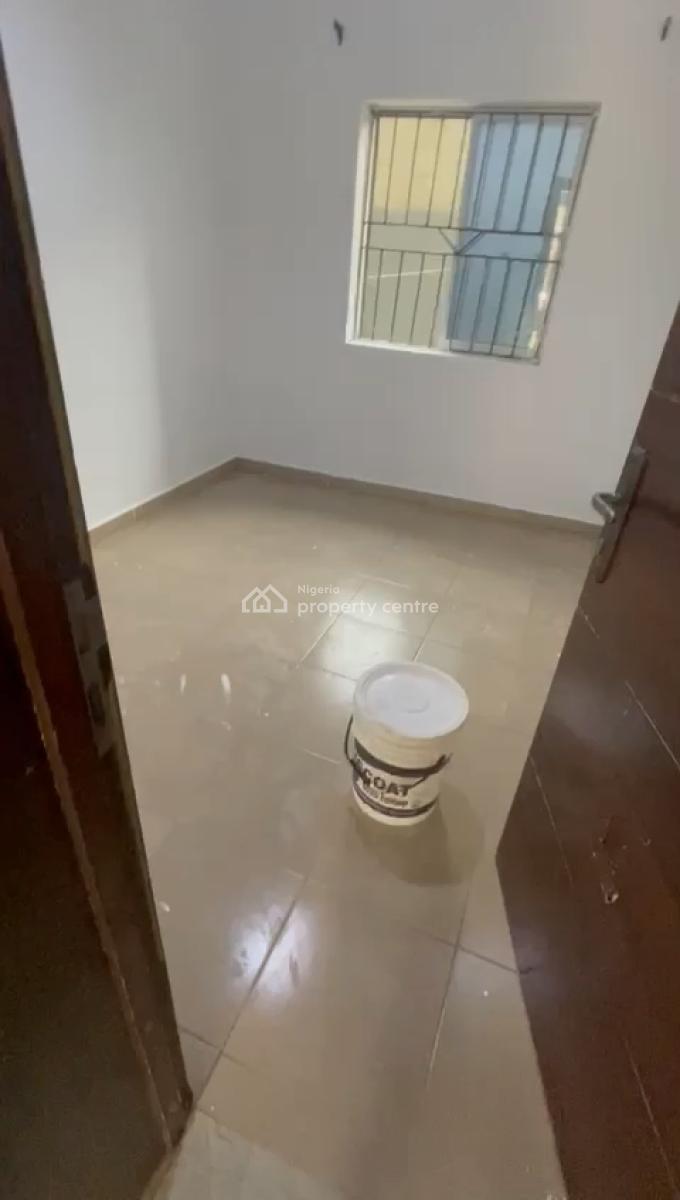 Neatly Used Ground-floor Mini-flat, Off Apata Street, Shomolu, Lagos, Flat / Apartment for Rent