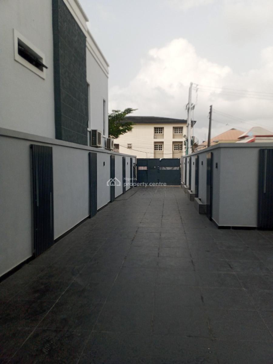 Spacious 3 Bedroom Apartment, Off Emma Abimbola Cole, Lekki Phase 1, Lekki, Lagos, Flat / Apartment for Sale
