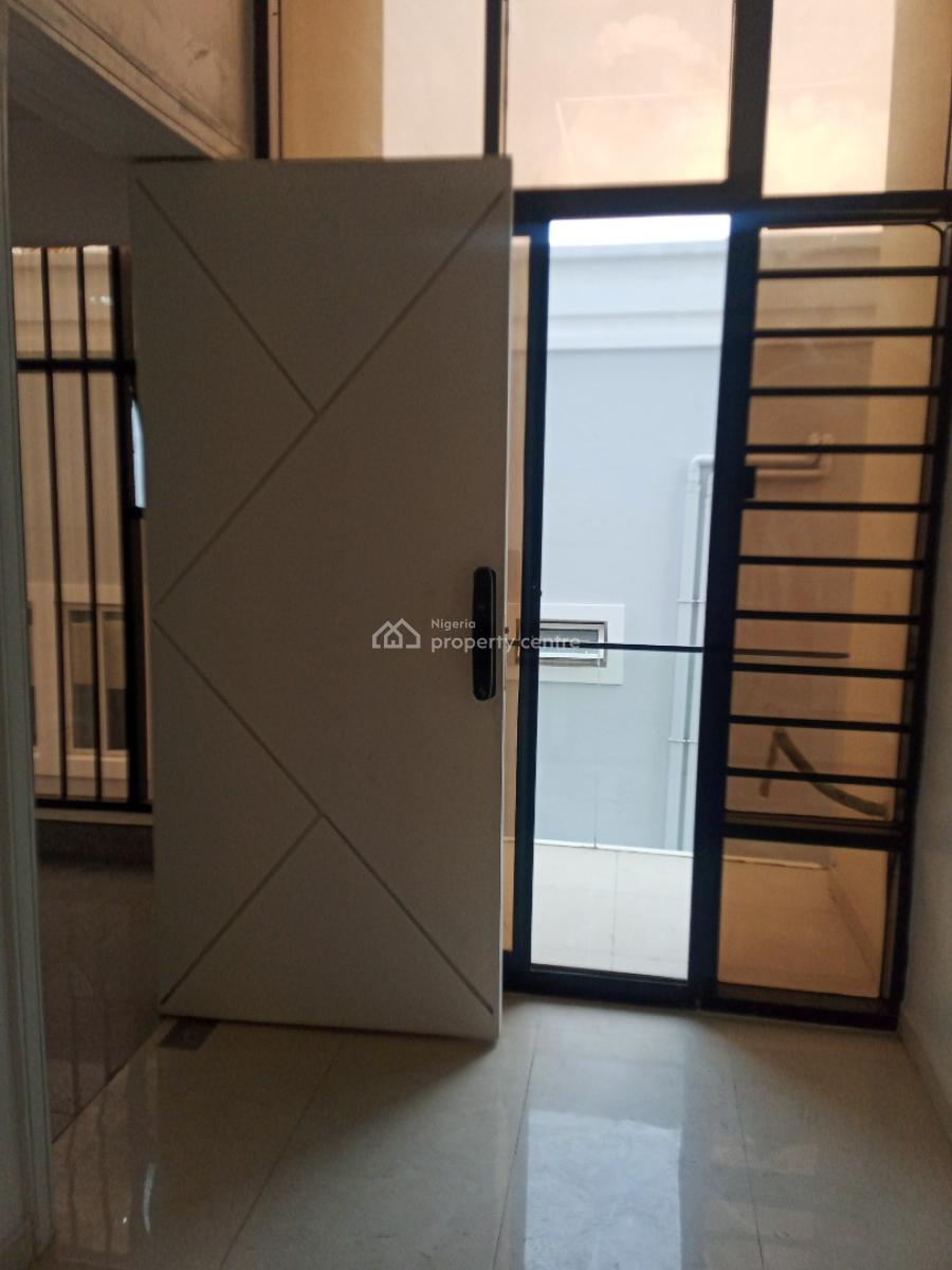 Spacious 3 Bedroom Apartment, Off Emma Abimbola Cole, Lekki Phase 1, Lekki, Lagos, Flat / Apartment for Sale