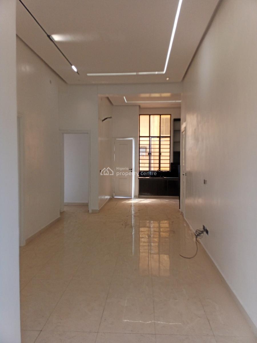 Spacious 3 Bedroom Apartment, Off Emma Abimbola Cole, Lekki Phase 1, Lekki, Lagos, Flat / Apartment for Sale