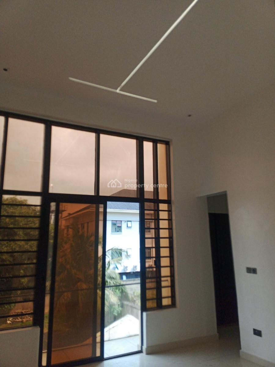 Spacious 3 Bedroom Apartment, Off Emma Abimbola Cole, Lekki Phase 1, Lekki, Lagos, Flat / Apartment for Sale