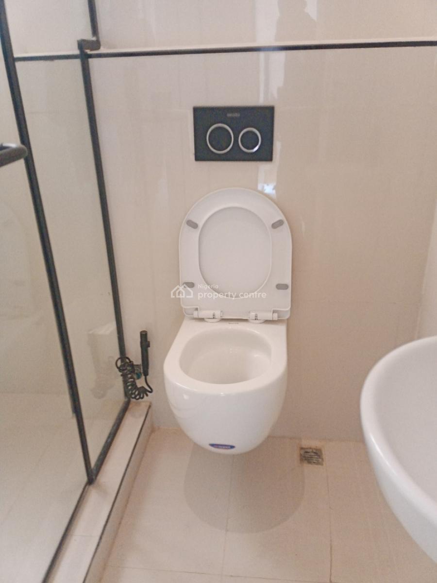 Spacious 3 Bedroom Apartment, Off Emma Abimbola Cole, Lekki Phase 1, Lekki, Lagos, Flat / Apartment for Sale