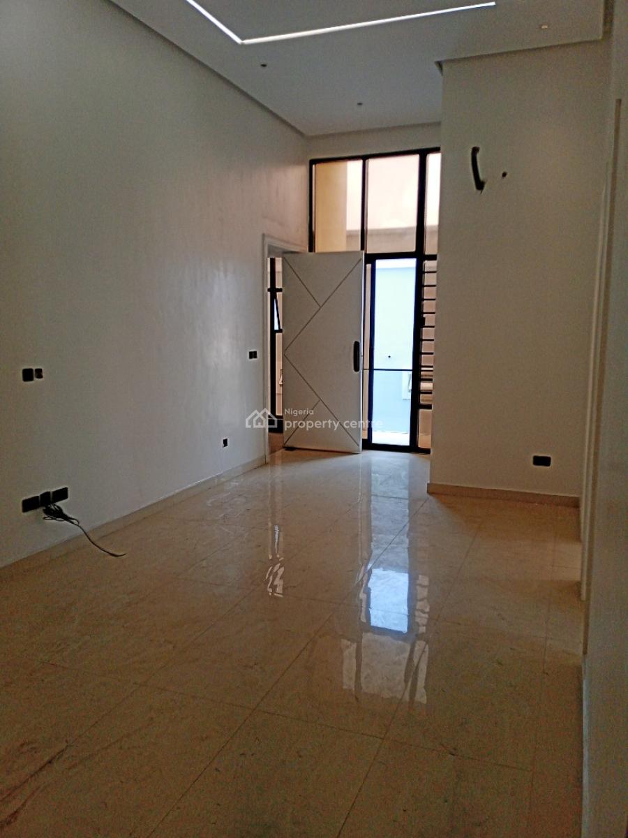 Spacious 3 Bedroom Apartment, Off Emma Abimbola Cole, Lekki Phase 1, Lekki, Lagos, Flat / Apartment for Sale