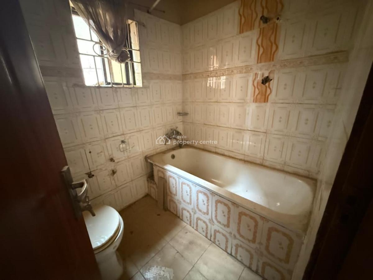 Exceptionally Spacious 3 Bedroom Apartment, Close to Fusion Plaza, Wuye, Abuja, Flat / Apartment for Sale