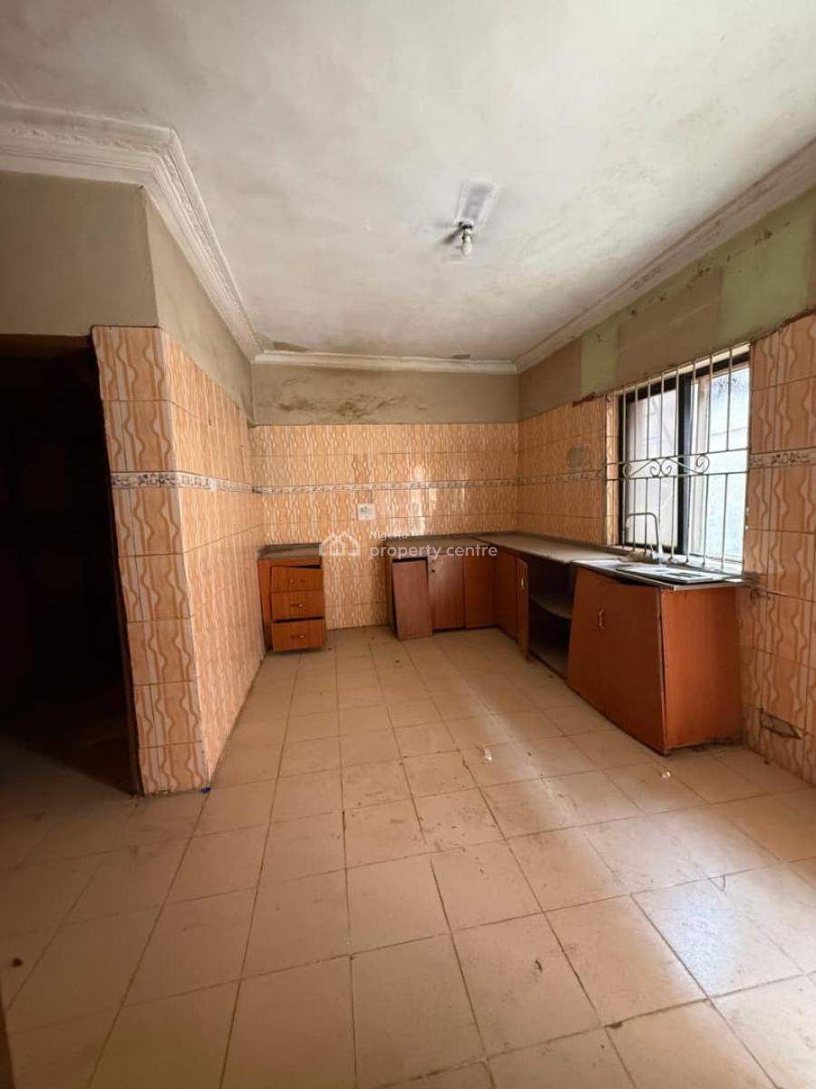 Exceptionally Spacious 3 Bedroom Apartment, Close to Fusion Plaza, Wuye, Abuja, Flat / Apartment for Sale