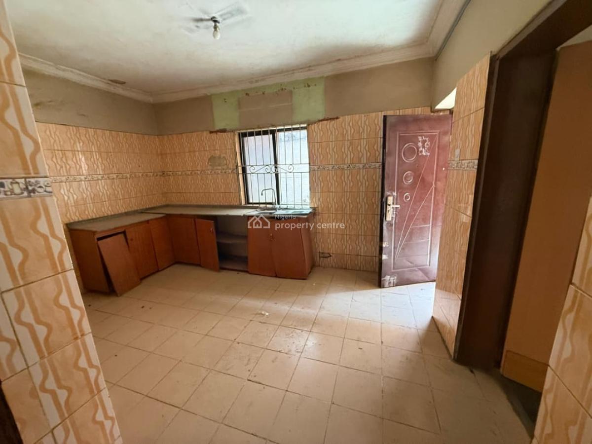 Exceptionally Spacious 3 Bedroom Apartment, Close to Fusion Plaza, Wuye, Abuja, Flat / Apartment for Sale