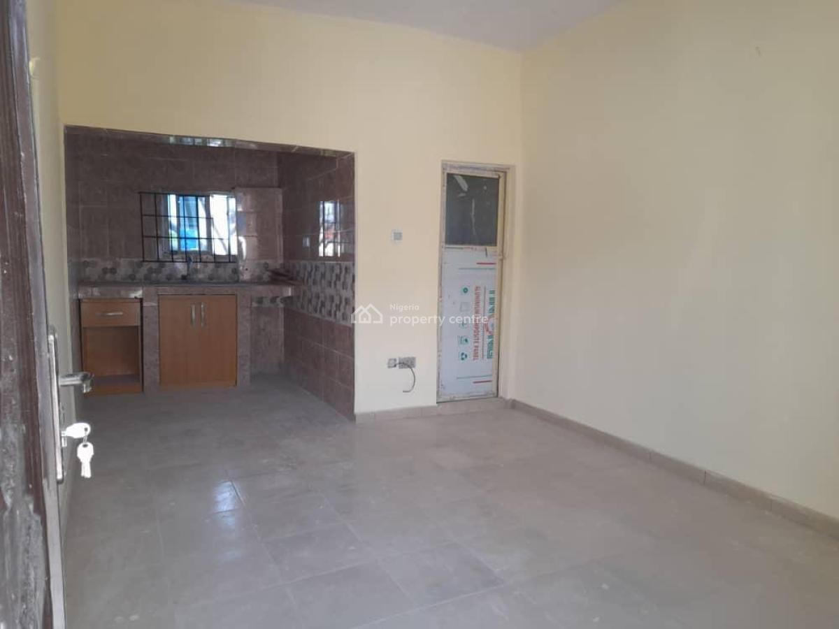 a Room Self Contained Downstairs, Lafiaji, Orchid Road, Lafiaji, Lekki, Lagos, Self Contain (single Rooms) for Rent