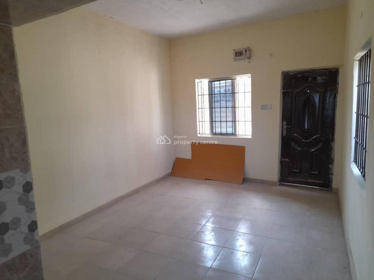 a Room Self Contained Downstairs, Lafiaji, Orchid Road, Lafiaji, Lekki, Lagos, Self Contain (single Rooms) for Rent