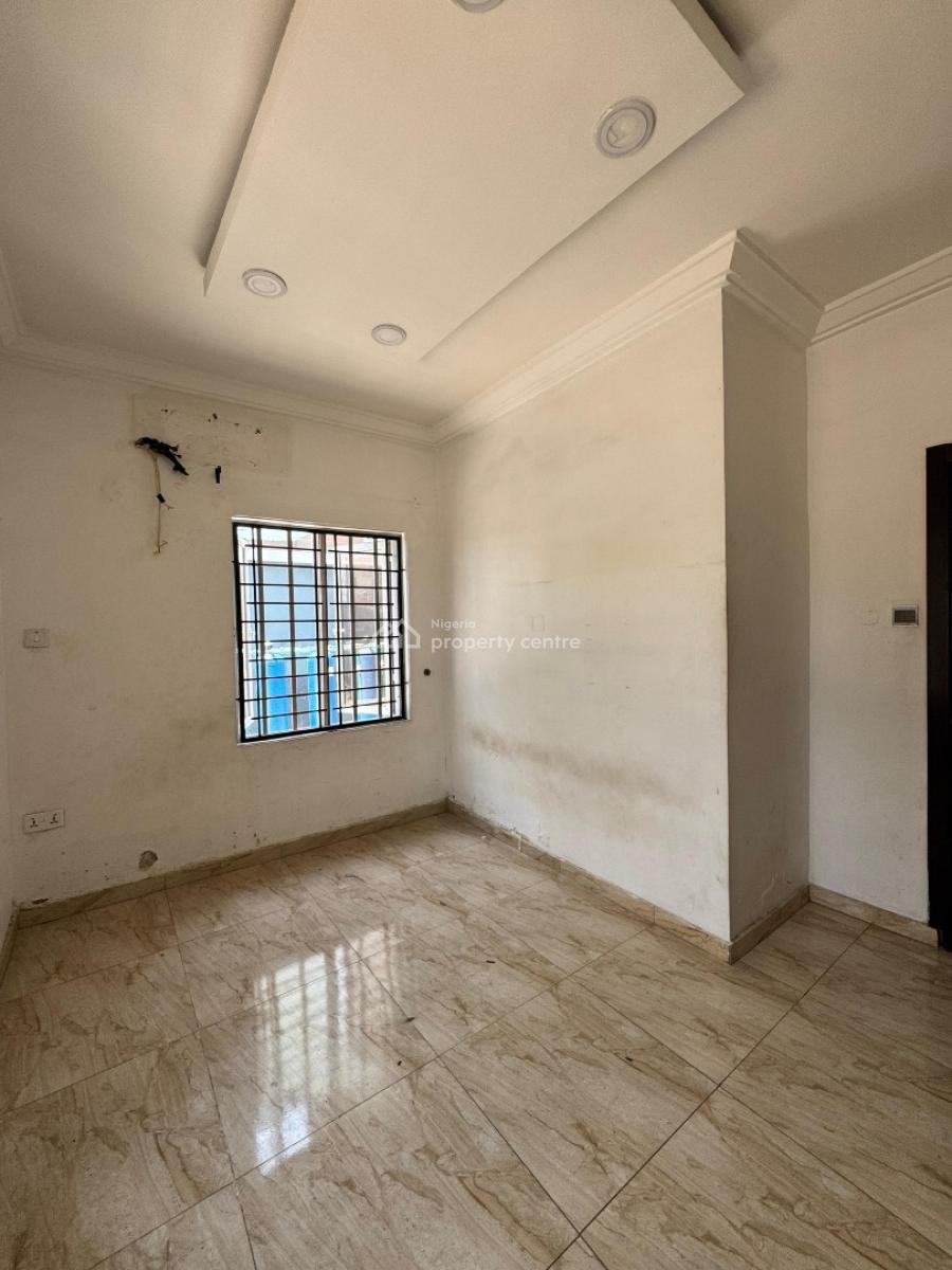 Well-maintained 2 Bedroom Apartment, Lekki Phase 1, Lekki, Lagos, Flat / Apartment for Rent