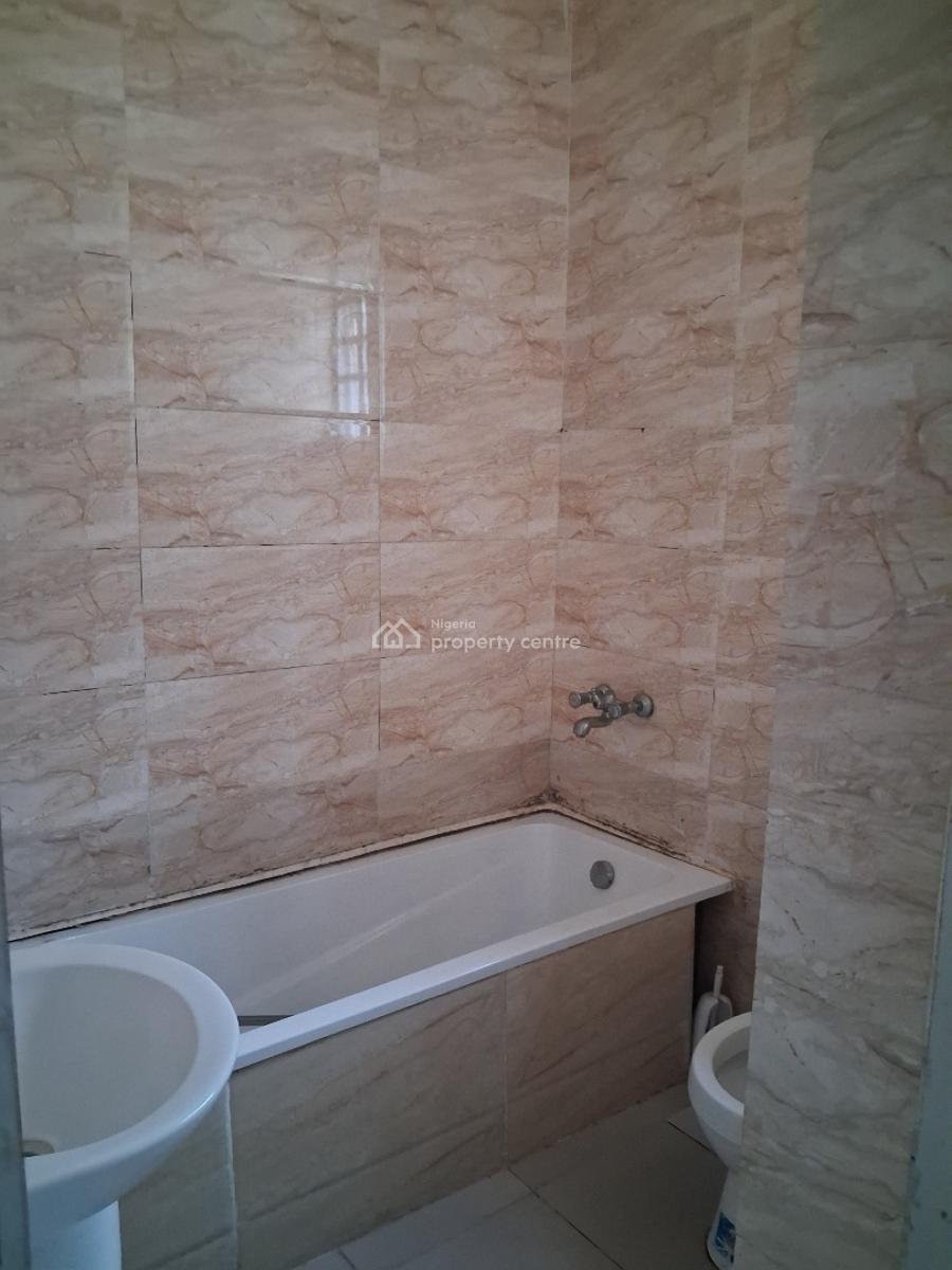 Spacious Semi-detached with Bq, Madam Cellular Estate, Agungi, Lekki, Lagos, Semi-detached Duplex for Sale