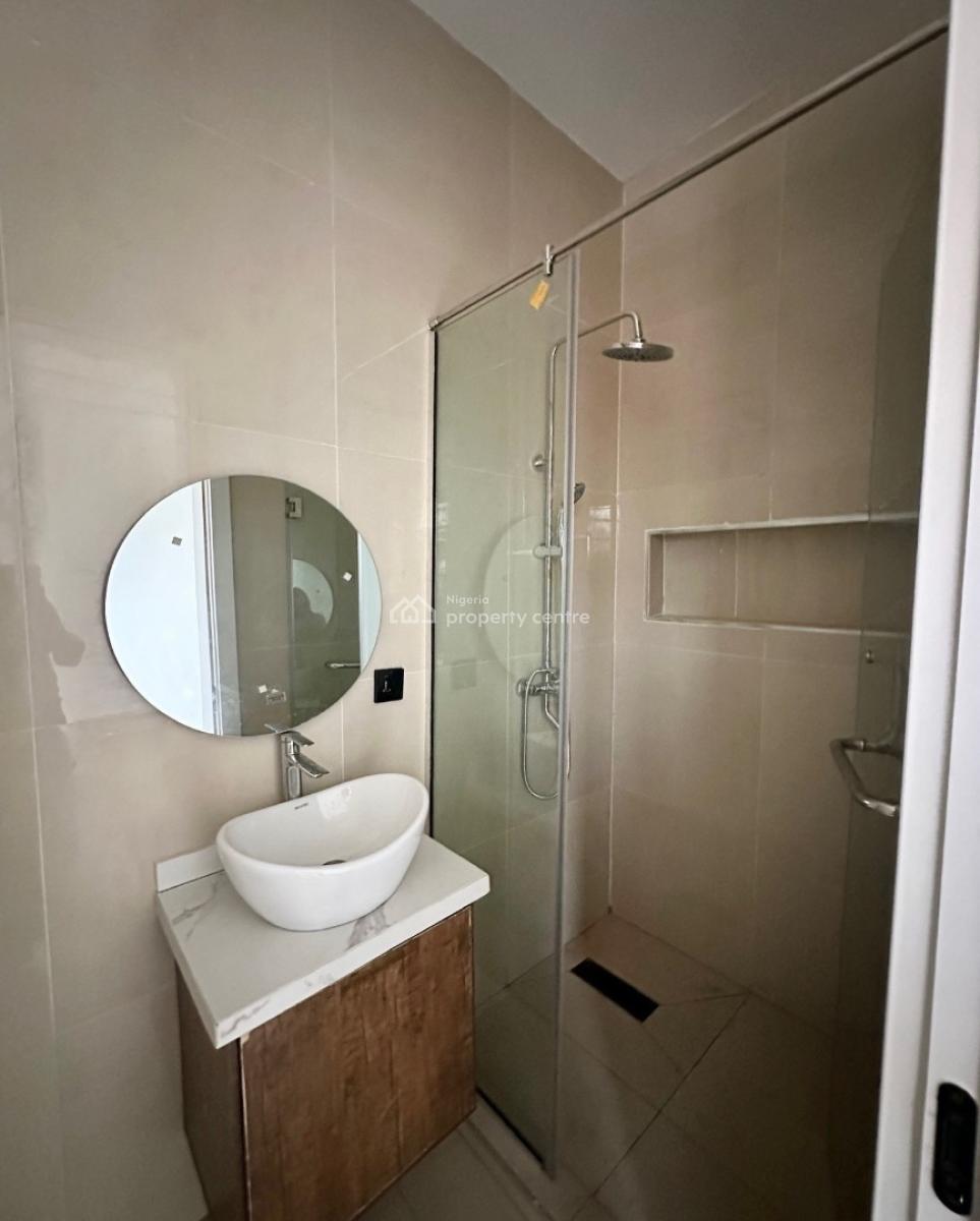 Lovely 2 Bedroom Apartment with Bq, Lekki Phase 1, Lekki Phase 1, Lekki, Lagos, Block of Flats for Sale