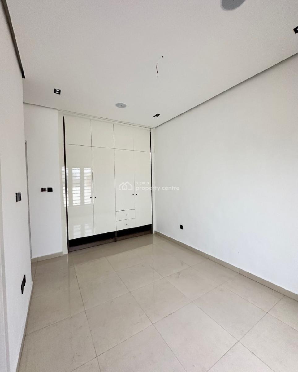 Lovely 2 Bedroom Apartment with Bq, Lekki Phase 1, Lekki Phase 1, Lekki, Lagos, Block of Flats for Sale