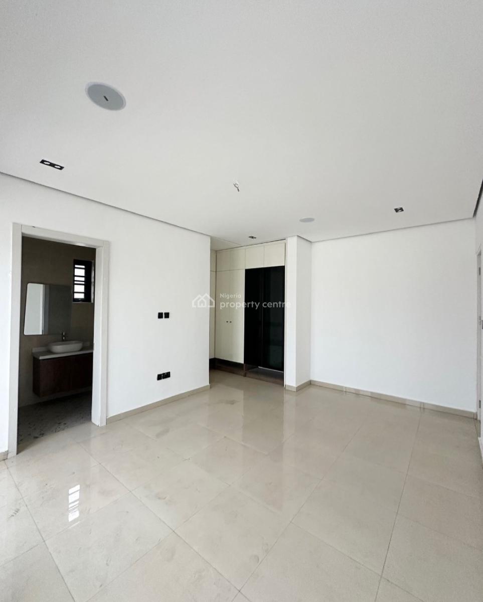 Lovely 2 Bedroom Apartment with Bq, Lekki Phase 1, Lekki Phase 1, Lekki, Lagos, Block of Flats for Sale