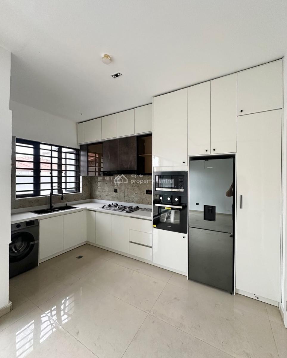 Lovely 2 Bedroom Apartment with Bq, Lekki Phase 1, Lekki Phase 1, Lekki, Lagos, Block of Flats for Sale