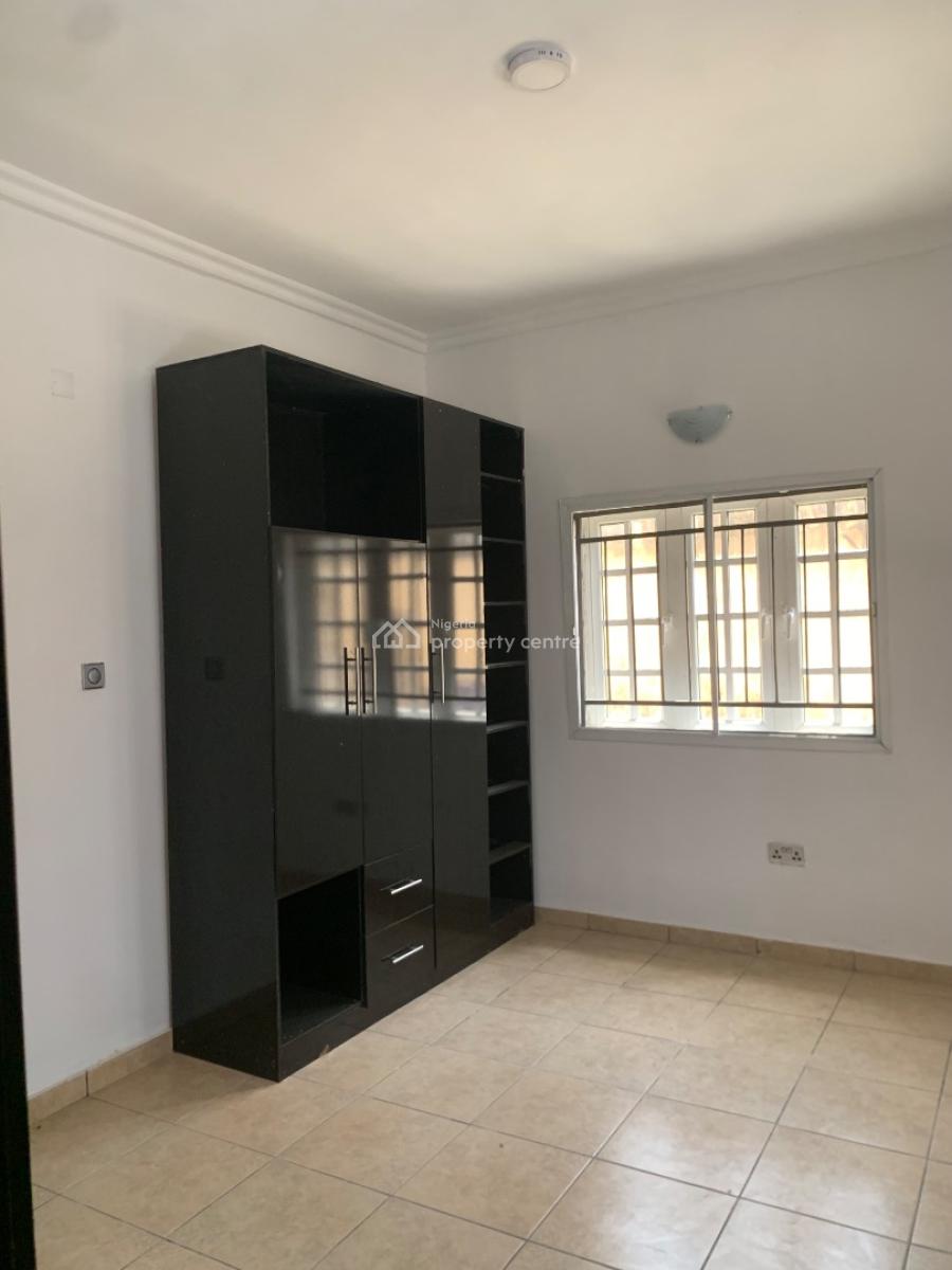 Spacious 3 Bedroom, Osapa, Lekki, Lagos, Flat / Apartment for Rent