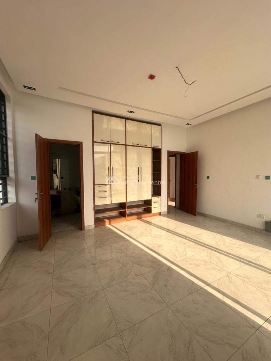 Commercial 5 Bedroom Fully Detached with Bq, Commercial Area, Ologolo, Lekki, Lagos, Detached Duplex for Sale