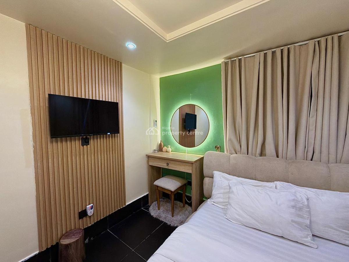 Luxurious and Spacious 1 Bedroom Penthouse, Off Freedom Way, Lekki Phase 1, Lekki, Lagos, Flat / Apartment Short Let