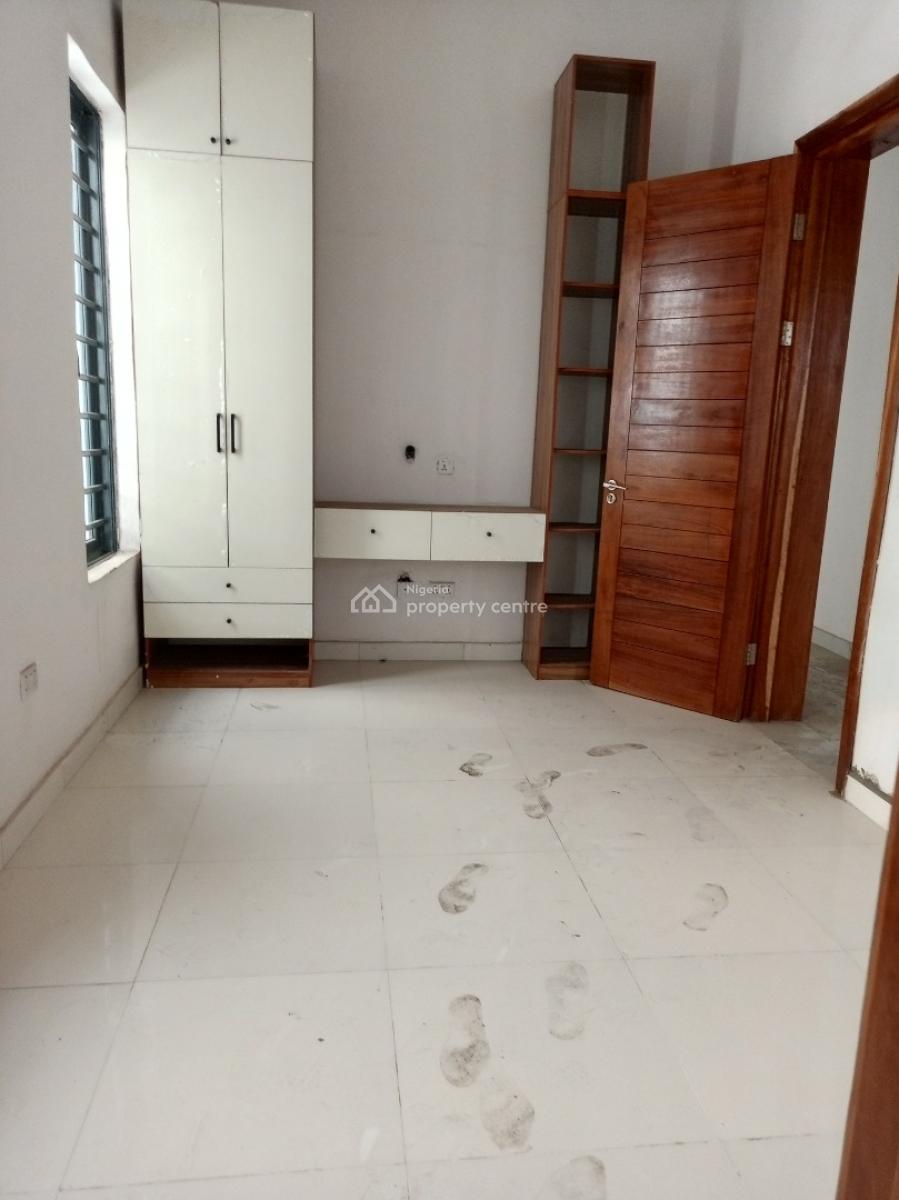 5bedroom Home with Pool Fitted Kitchen in Executive Residential Estate, Residential Estate, Ologolo, Lekki, Lagos, Detached Duplex for Sale