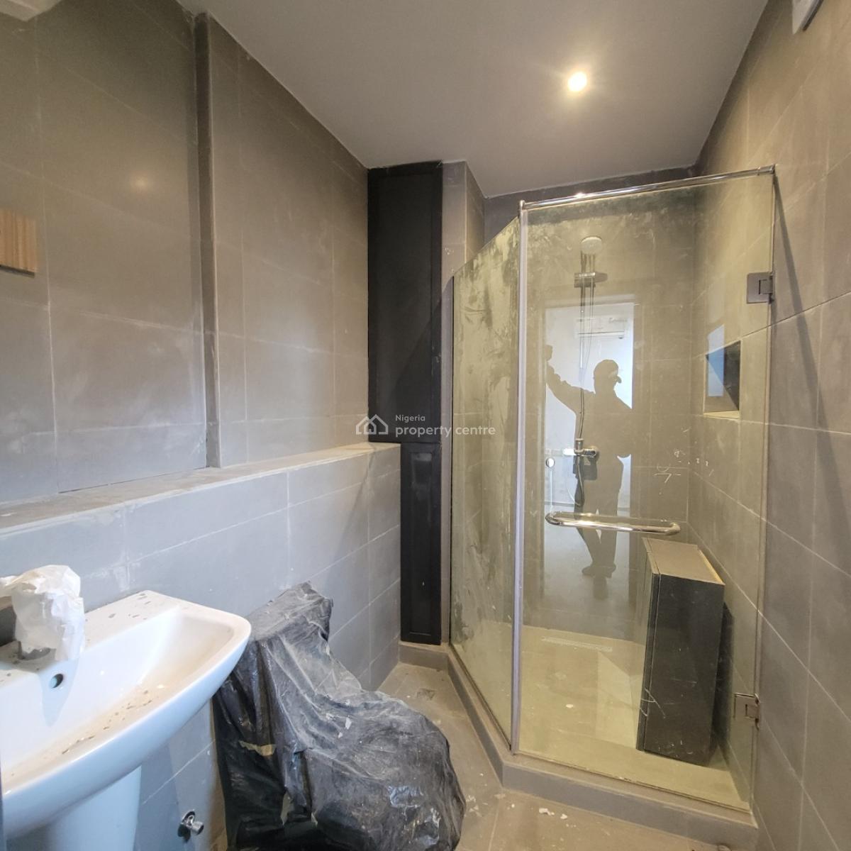 Enormous 2 Bedroom Apartment with an Elevator, Gym and Bq, Ikate, Lekki, Lagos, Flat / Apartment for Sale