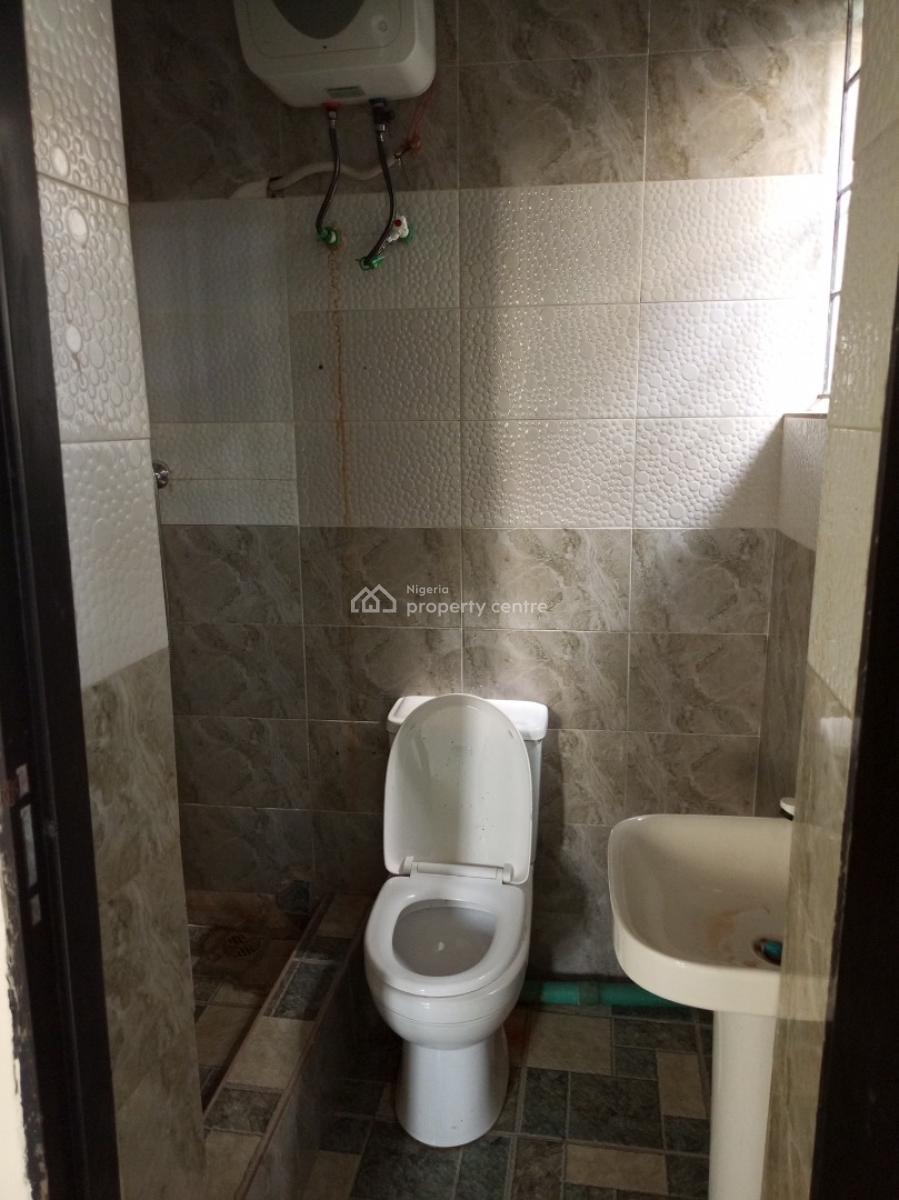 Sharp Ensuite 2 Bedroom, Secured Estate Off Freedom Way, Lekki Phase 1, Lekki, Lagos, Flat / Apartment for Rent