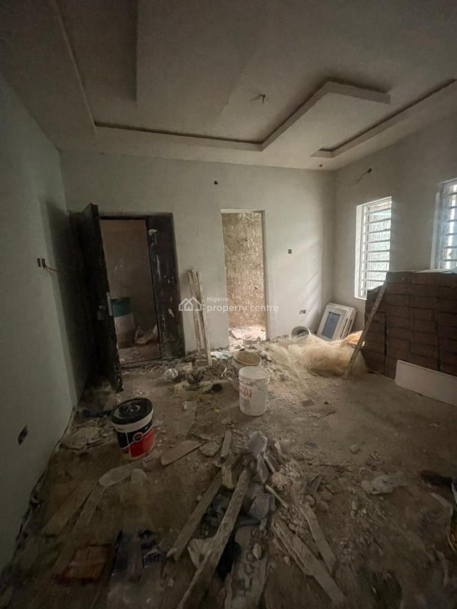 2 Bedroom Apartment, Alagomeji, Yaba, Lagos, House for Sale