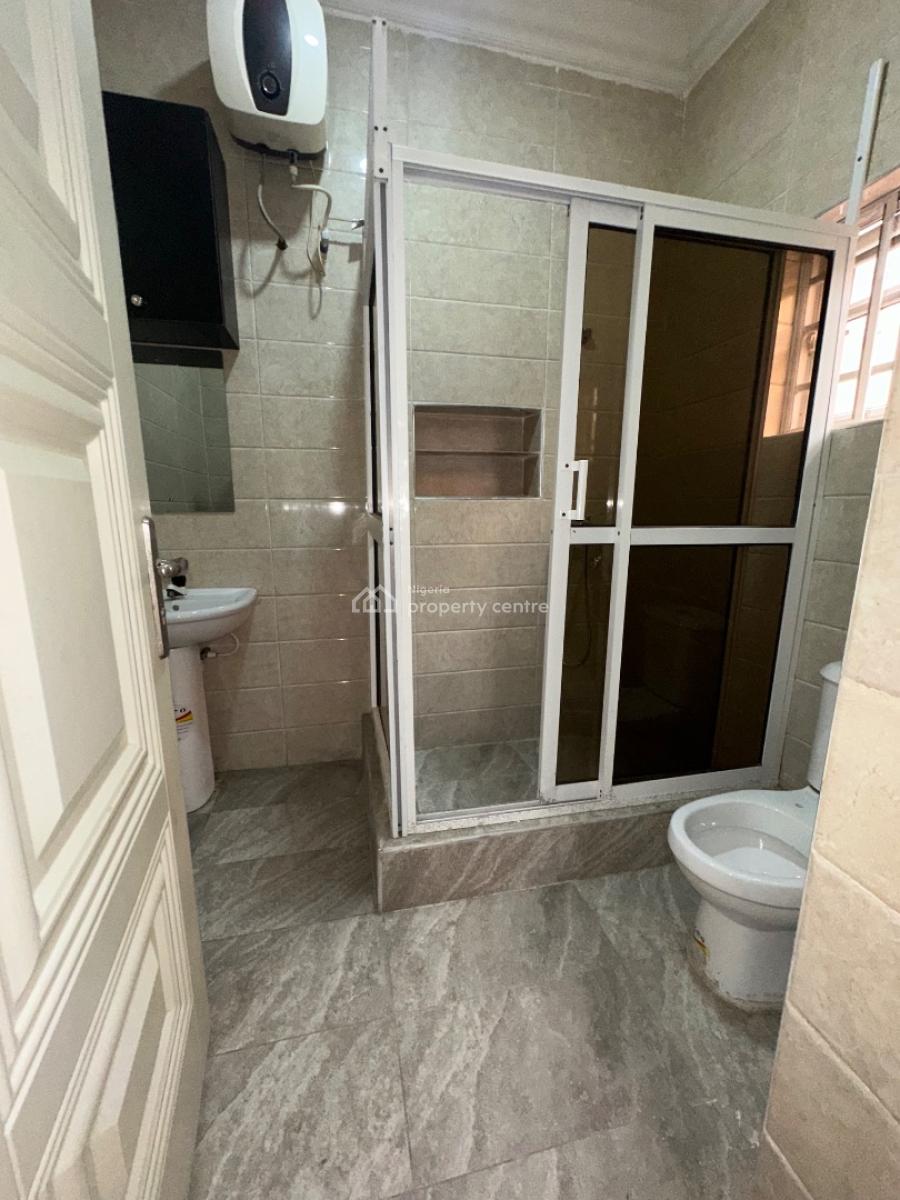 Specious 3 Bedroom for Commercial, Ologolo, Lekki, Lagos, Flat / Apartment for Rent