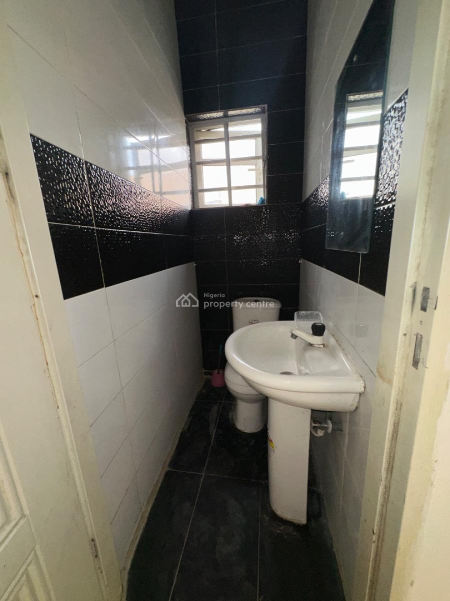 Specious 3 Bedroom for Commercial, Ologolo, Lekki, Lagos, Flat / Apartment for Rent