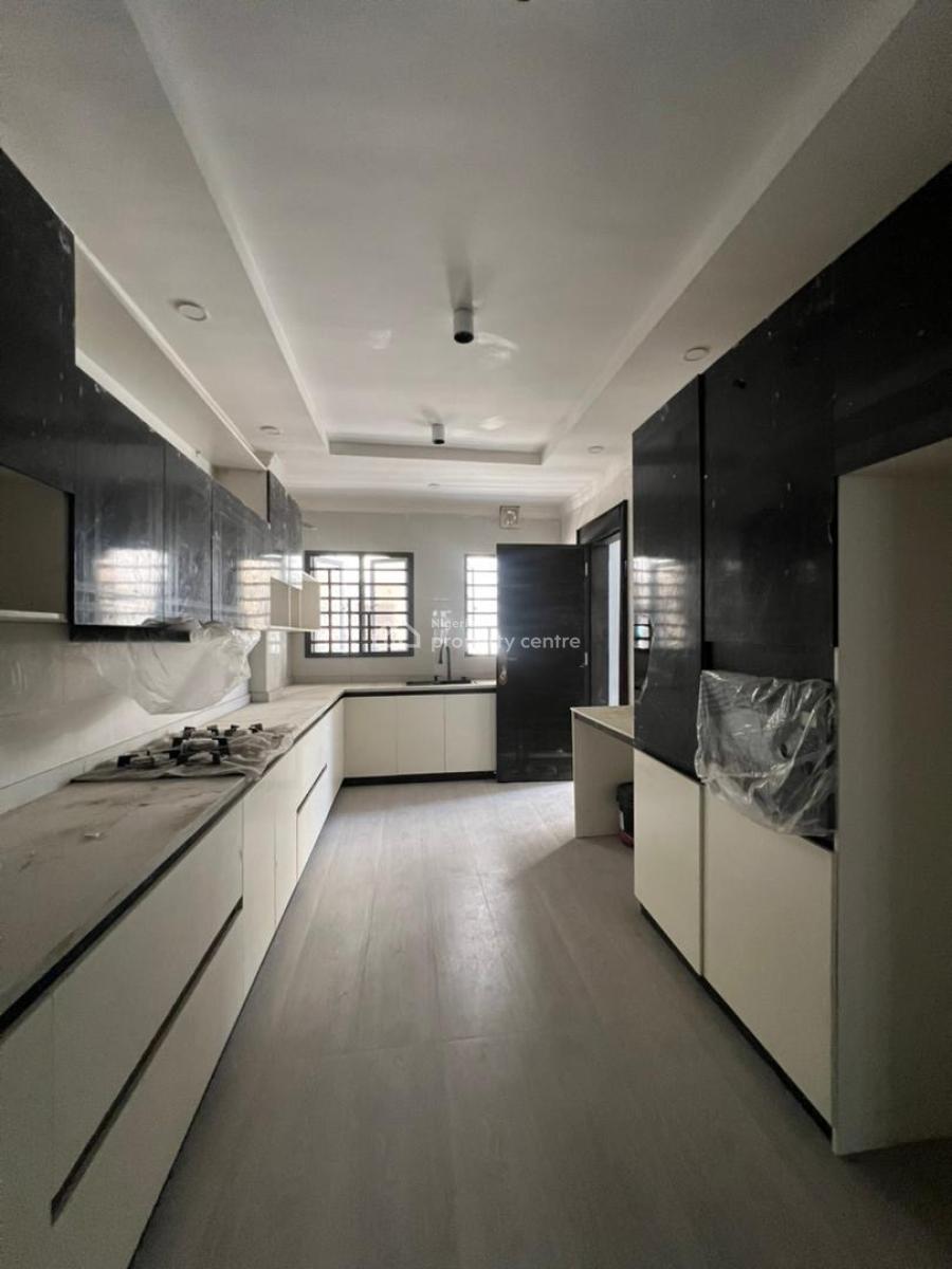 Contemporary 4 Bedroom  Apartment with Bq, Lekki Phase 1, Lekki, Lagos, Flat / Apartment for Sale