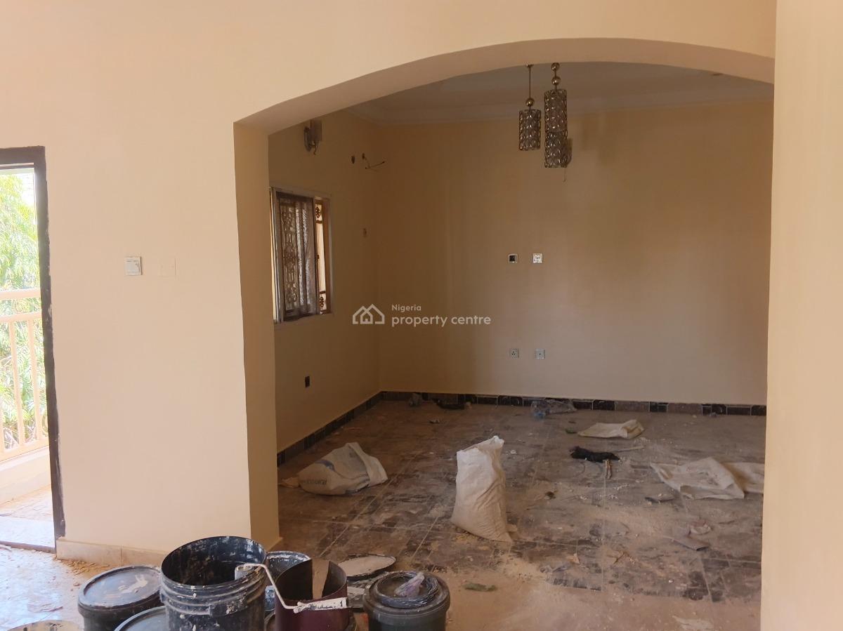 Beautiful Spacious 3bedroom (upstairs), Dawaki, Gwarinpa, Abuja, Flat / Apartment for Rent