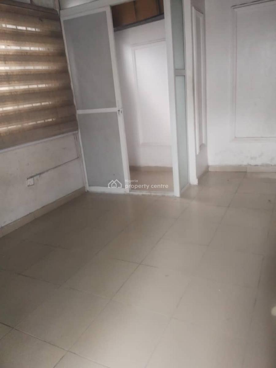 a Spacious Self Contain, Oba Oyekan Estate, Lekki Phase 1, Lekki, Lagos, Self Contain (single Rooms) for Rent