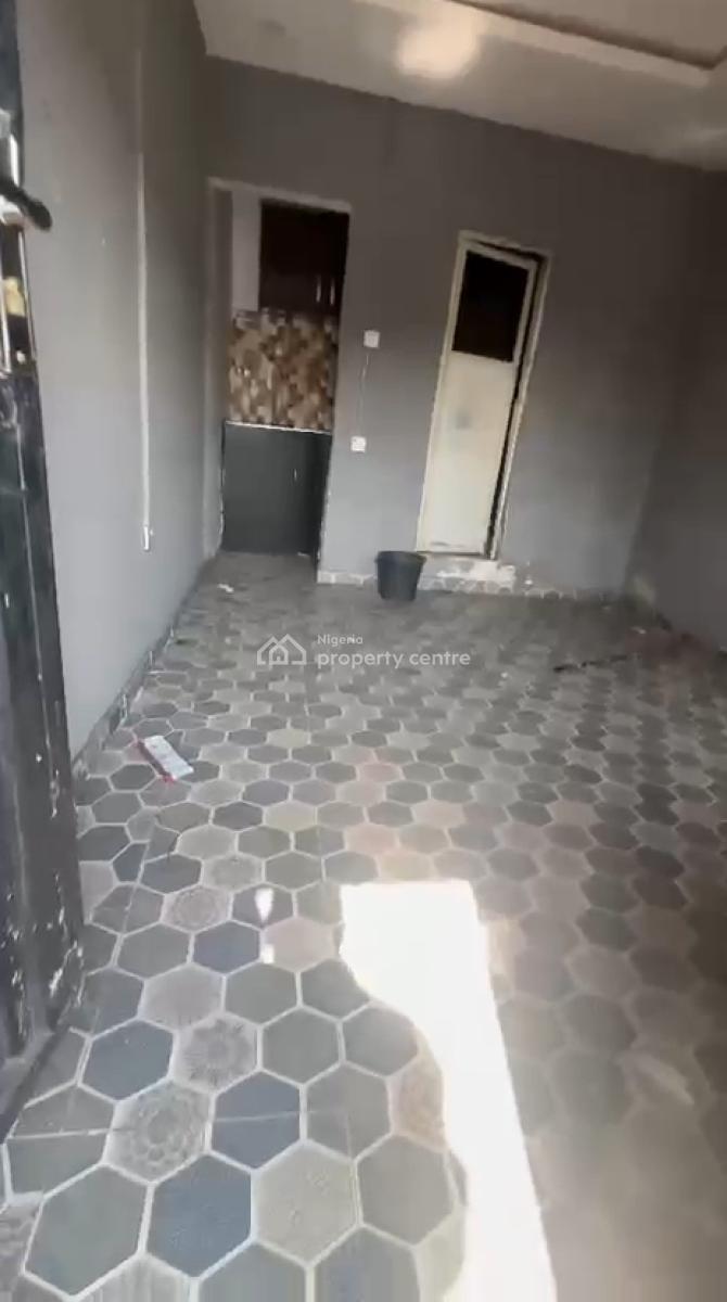 Relatively New Room Self Contained (upstairs), Onike, Yaba, Lagos, Flat / Apartment for Rent