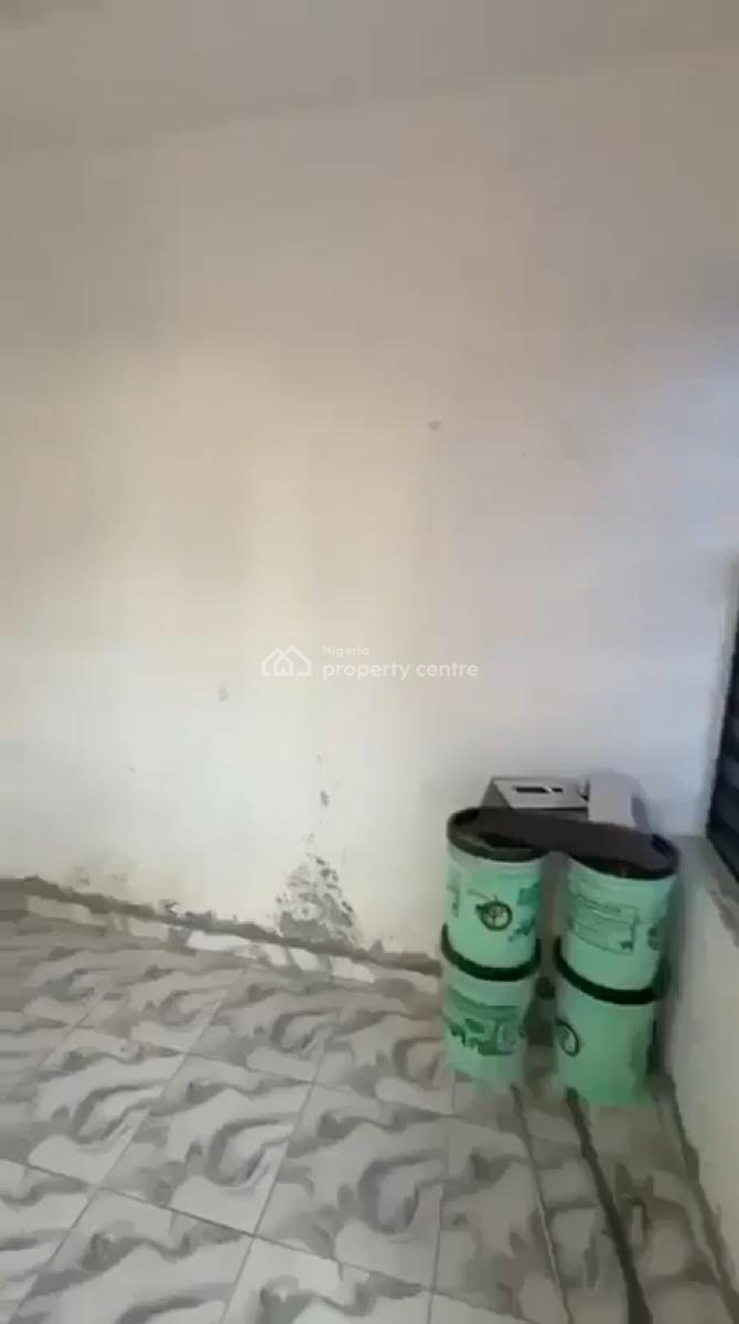 Decent Self Contained Apartment (upstairs), Bajulaiye Road, Shomolu, Lagos, Flat / Apartment for Rent