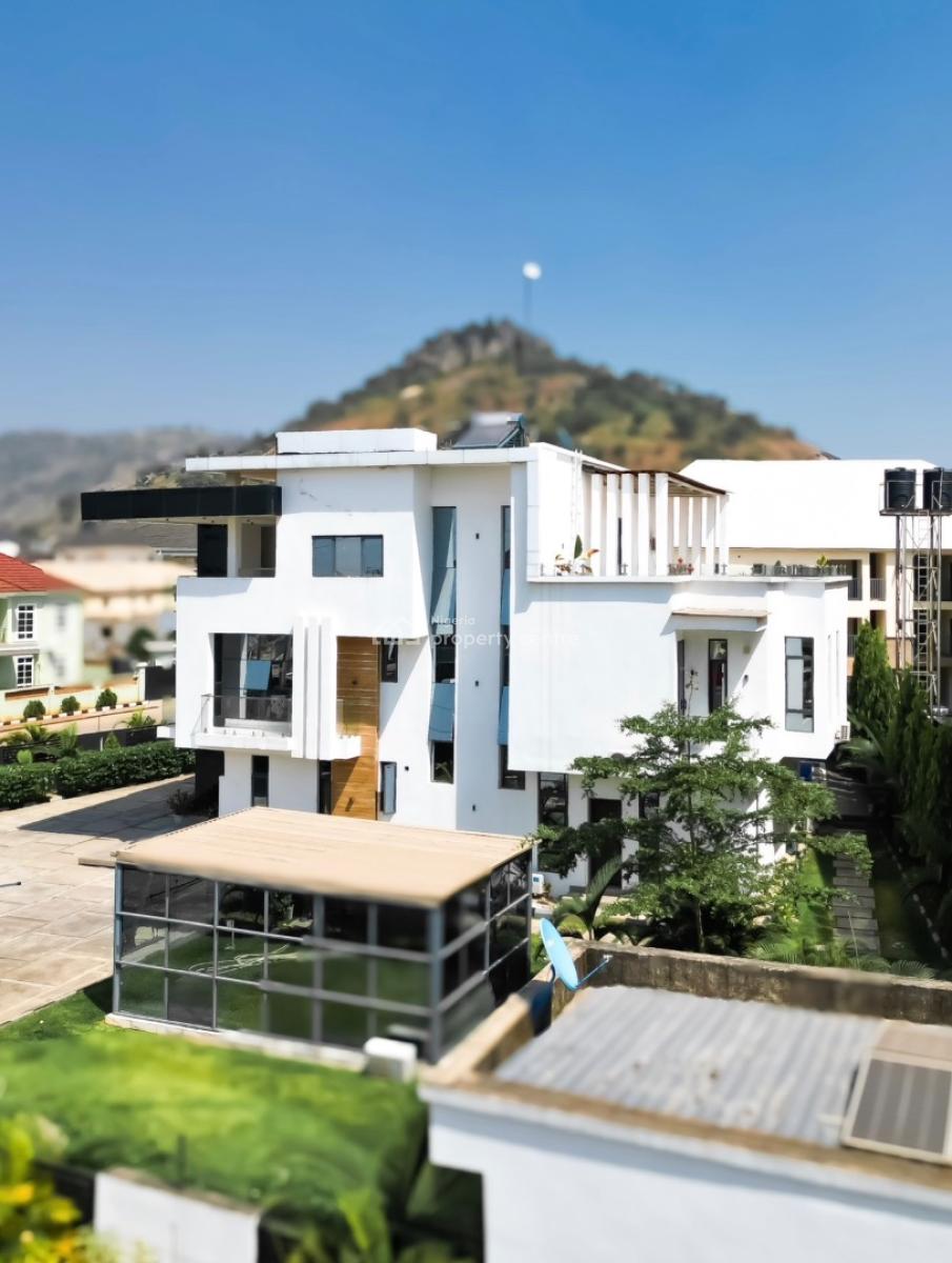 a Majestic 8 Bedrooms Villa, Dawaki, Gwarinpa, Abuja, Detached Duplex for Sale