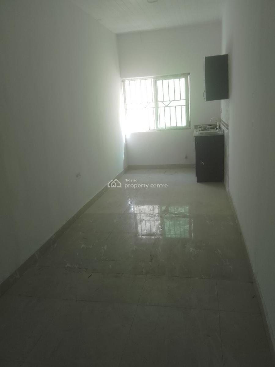 2 Bedroom Apartment Upstairs, Agungi, Lekki, Lagos, Flat / Apartment for Rent