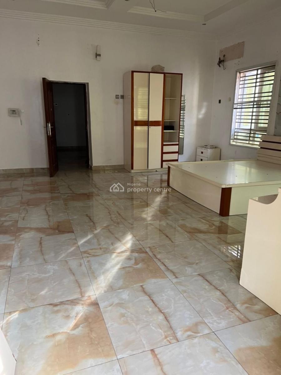 Spacious Master Bedroom in a Shared Apartment, West Gate Estate Spg Road, Lekki, Lagos, House for Rent