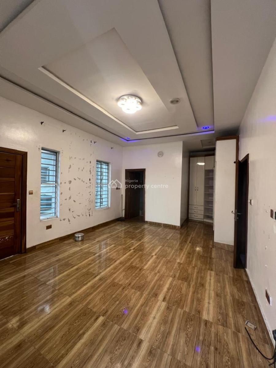 Spacious Master Bedroom in a Shared Apartment, Chevy View Estate Chevron, Lekki, Lagos, House for Rent