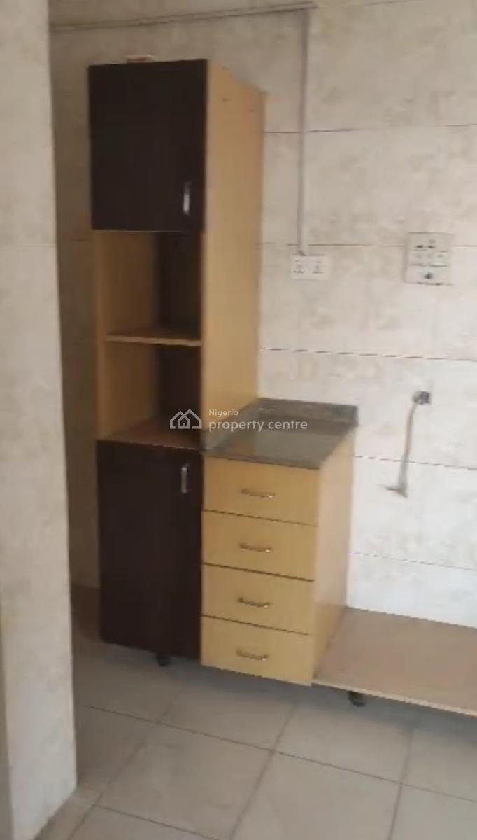 Spacious 2 Bedroom Flat, 1st Floor, Tarred Road, Wuye, Abuja, Flat / Apartment for Rent