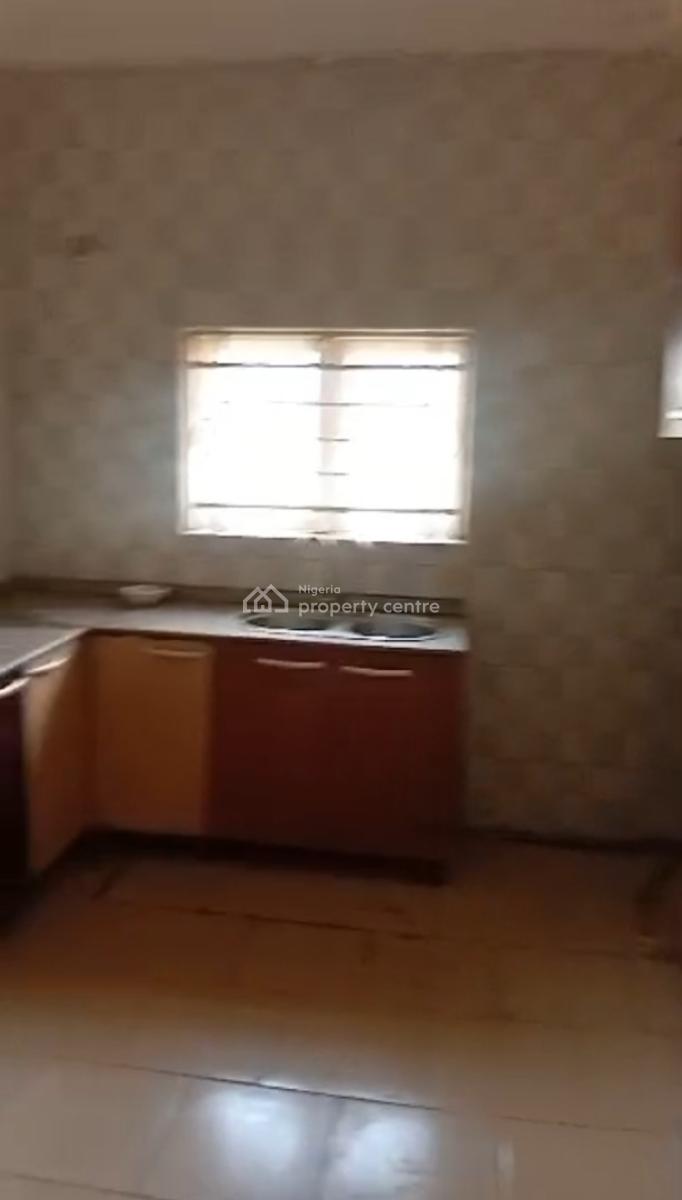 Spacious 3bedroom Flat, 2st Floor,  Tarred Rd, Wuye Main ( Tarred Rd, Wuye, Abuja, Flat / Apartment for Rent