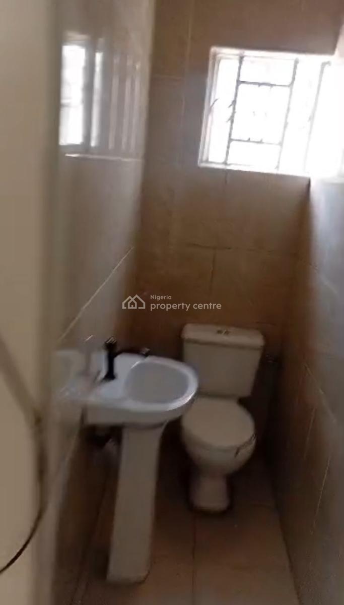 Spacious 3bedroom Flat, 2st Floor,  Tarred Rd, Wuye Main ( Tarred Rd, Wuye, Abuja, Flat / Apartment for Rent