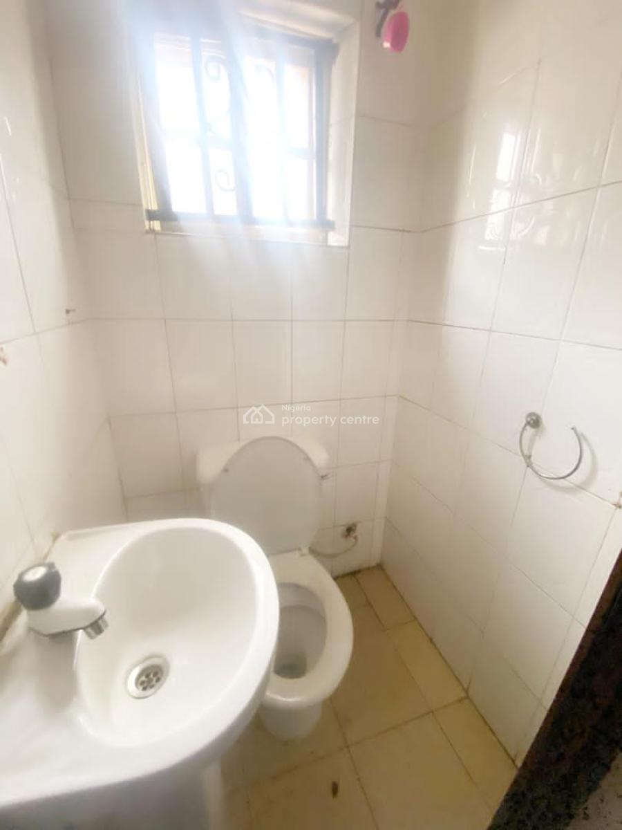 Spacious 3 Bedroom Flat, Omole Phase 2, Ikeja, Lagos, Flat / Apartment for Rent