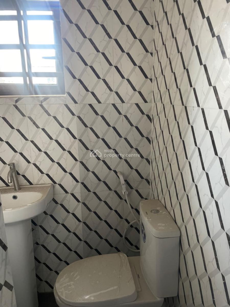 Exclusive 2 Bedroom Apartment, Yaba, Lagos, Flat / Apartment for Rent